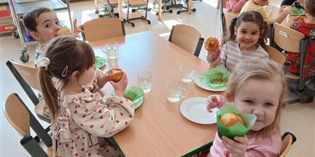 Powiększ grafikę: zdrowy-zielono-zolty-tydzien-w-przedszkolu-wesole-skrzaty-688513.jpg