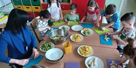 Powiększ grafikę: zdrowy-zielono-zolty-tydzien-w-przedszkolu-wesole-skrzaty-688522.jpg