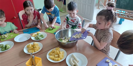 Powiększ grafikę: zdrowy-zielono-zolty-tydzien-w-przedszkolu-wesole-skrzaty-688523.jpg