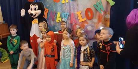 Powiększ grafikę: Bal karnawałowy z Babcią i Dziadkiem