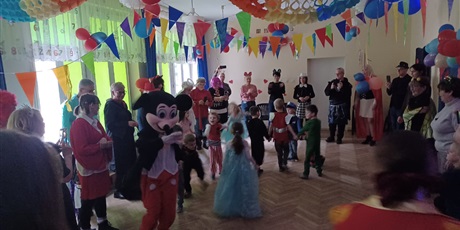 Powiększ grafikę: Bal karnawałowy z Babcią i Dziadkiem