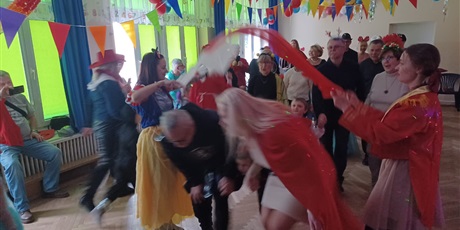 Powiększ grafikę: Bal karnawałowy z Babcią i Dziadkiem