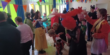 Powiększ grafikę: Bal karnawałowy z Babcią i Dziadkiem