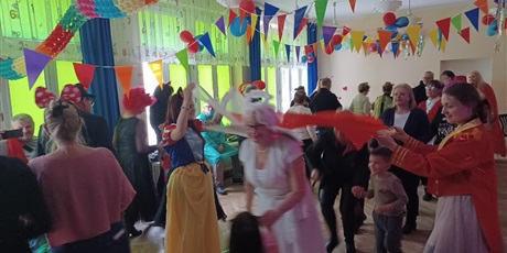 Powiększ grafikę: Bal karnawałowy z Babcią i Dziadkiem