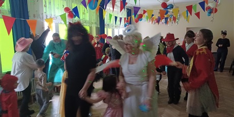 Powiększ grafikę: Bal karnawałowy z Babcią i Dziadkiem