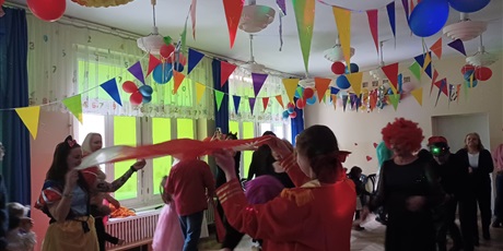 Powiększ grafikę: Bal karnawałowy z Babcią i Dziadkiem