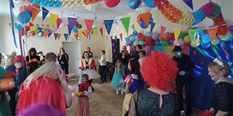 Powiększ grafikę: Bal karnawałowy z Babcią i Dziadkiem