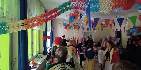 Powiększ grafikę: Bal karnawałowy z Babcią i Dziadkiem