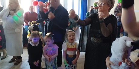 Powiększ grafikę: Bal karnawałowy z Babcią i Dziadkiem
