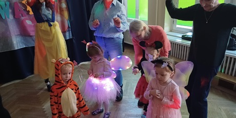 Powiększ grafikę: Bal karnawałowy z Babcią i Dziadkiem