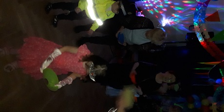 Powiększ grafikę: Bal karnawałowy z Babcią i Dziadkiem