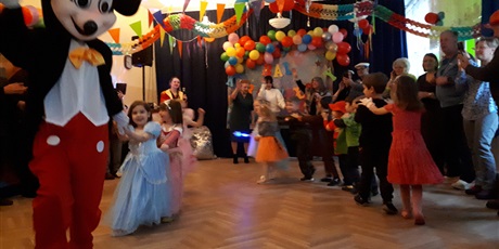 Powiększ grafikę: Bal karnawałowy z Babcią i Dziadkiem