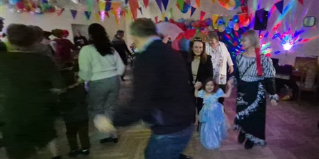 Powiększ grafikę: Bal karnawałowy z Babcią i Dziadkiem