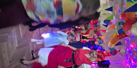 Powiększ grafikę: Bal karnawałowy z Babcią i Dziadkiem