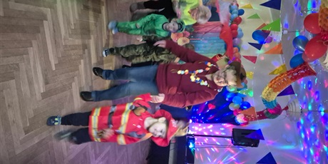 Powiększ grafikę: Bal karnawałowy z Babcią i Dziadkiem