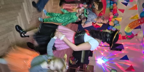 Powiększ grafikę: Bal karnawałowy z Babcią i Dziadkiem