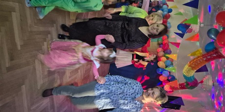 Powiększ grafikę: Bal karnawałowy z Babcią i Dziadkiem