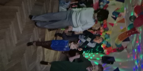 Powiększ grafikę: Bal karnawałowy z Babcią i Dziadkiem