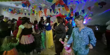 Powiększ grafikę: Bal karnawałowy z Babcią i Dziadkiem