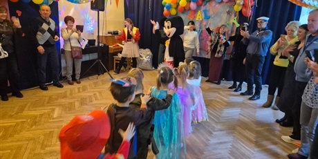 Powiększ grafikę: Bal karnawałowy z Babcią i Dziadkiem