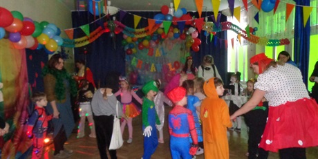 Powiększ grafikę: Bal karnawałowy z babcią i dziadkiem