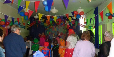 Powiększ grafikę: Bal karnawałowy z babcią i dziadkiem