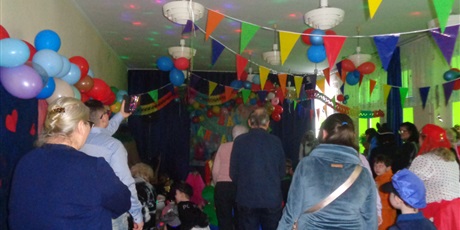 Powiększ grafikę: Bal karnawałowy z babcią i dziadkiem