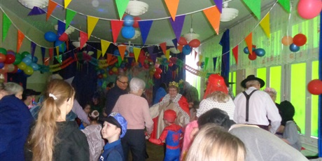 Powiększ grafikę: Bal karnawałowy z babcią i dziadkiem