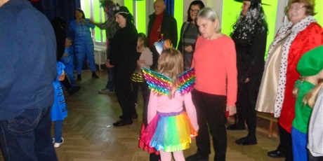 Powiększ grafikę: Bal karnawałowy z babcią i dziadkiem