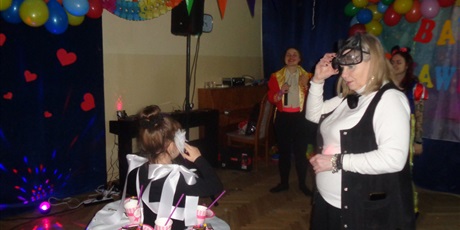 Powiększ grafikę: Bal karnawałowy z babcią i dziadkiem