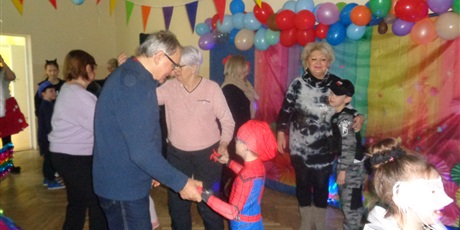 Powiększ grafikę: Bal karnawałowy z babcią i dziadkiem