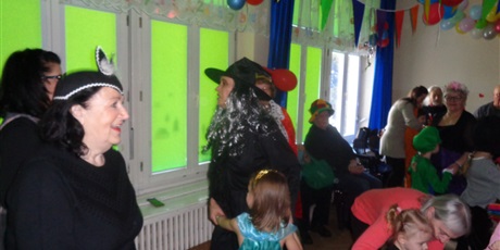 Powiększ grafikę: Bal karnawałowy z babcią i dziadkiem