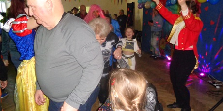 Powiększ grafikę: Bal karnawałowy z babcią i dziadkiem