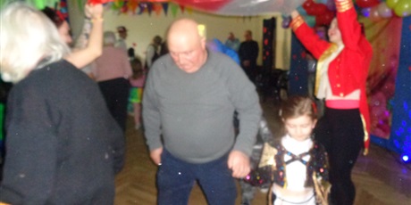 Powiększ grafikę: Bal karnawałowy z babcią i dziadkiem