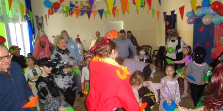 Powiększ grafikę: Bal karnawałowy z babcią i dziadkiem