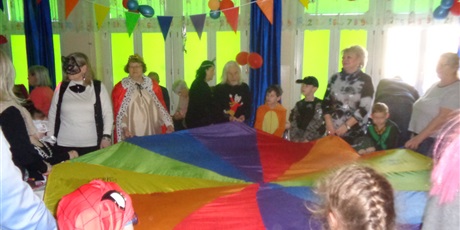 Powiększ grafikę: Bal karnawałowy z babcią i dziadkiem