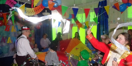 Powiększ grafikę: Bal karnawałowy z babcią i dziadkiem