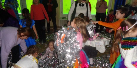 Powiększ grafikę: Bal karnawałowy z babcią i dziadkiem