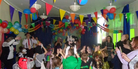 Powiększ grafikę: Bal karnawałowy z babcią i dziadkiem