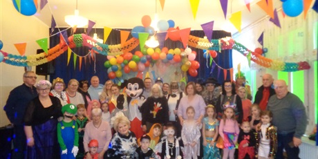 Powiększ grafikę: Bal karnawałowy z babcią i dziadkiem