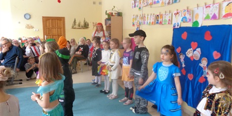 Powiększ grafikę: Bal karnawałowy z babcią i dziadkiem