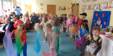 Powiększ grafikę: Bal karnawałowy z babcią i dziadkiem