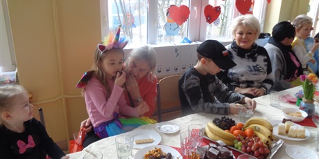 Powiększ grafikę: Bal karnawałowy z babcią i dziadkiem