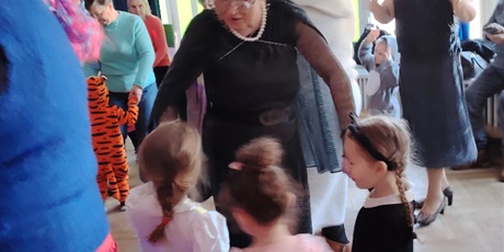 Powiększ grafikę: Bal karnawałowy z Babcią i Dziadkiem