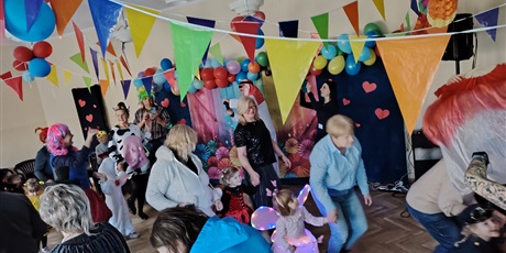 Powiększ grafikę: Bal karnawałowy z Babcią i Dziadkiem