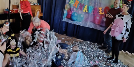 Powiększ grafikę: Bal karnawałowy z Babcią i Dziadkiem