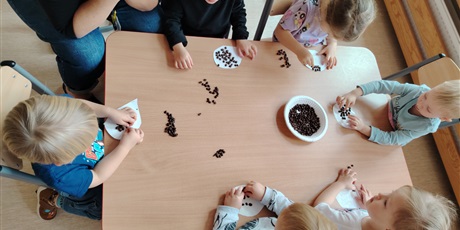 Powiększ grafikę: Ćwiczymy paluszki