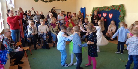 Powiększ grafikę: Dzień Babci i Dziadka w grupie Koszałków Opałków