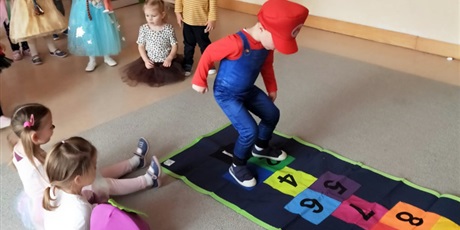 Powiększ grafikę: Dzień bajki w grupie Krasnoludków