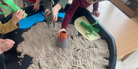 Powiększ grafikę: Dzień dinozaura